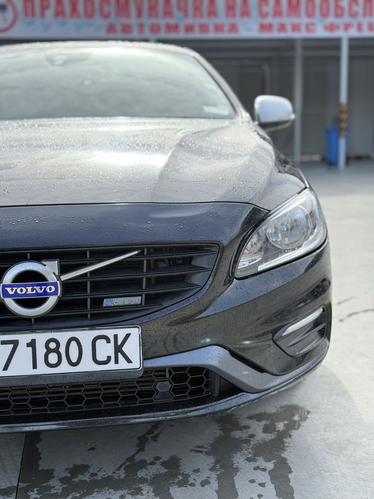 Volvo V60 R-Design