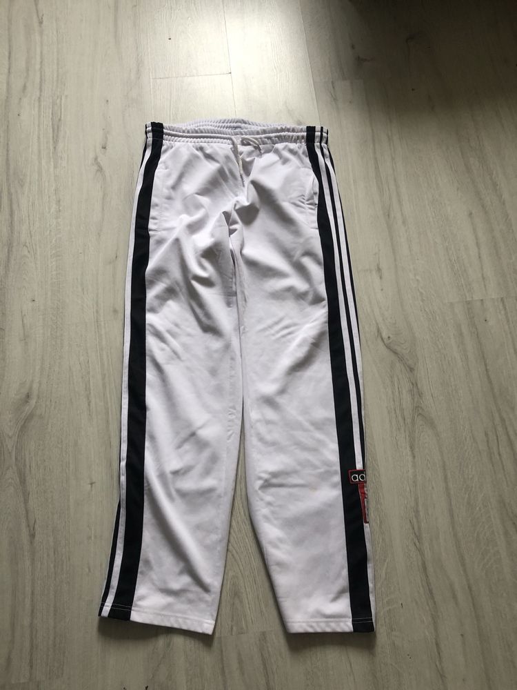 Pantaloni adidas unisex cu nasturi