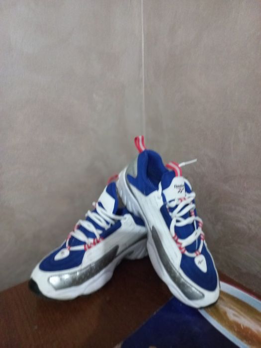 Vând adidasi în stare bună