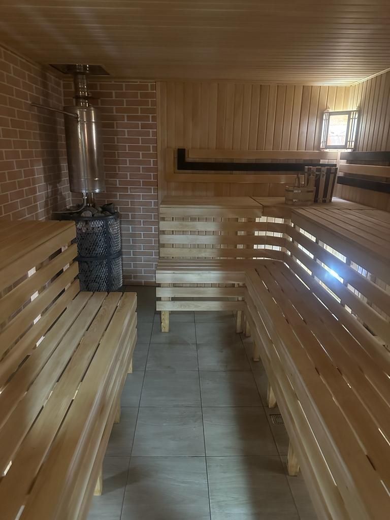 Новая баня на дровах с караоке(просторная до 10 человек )