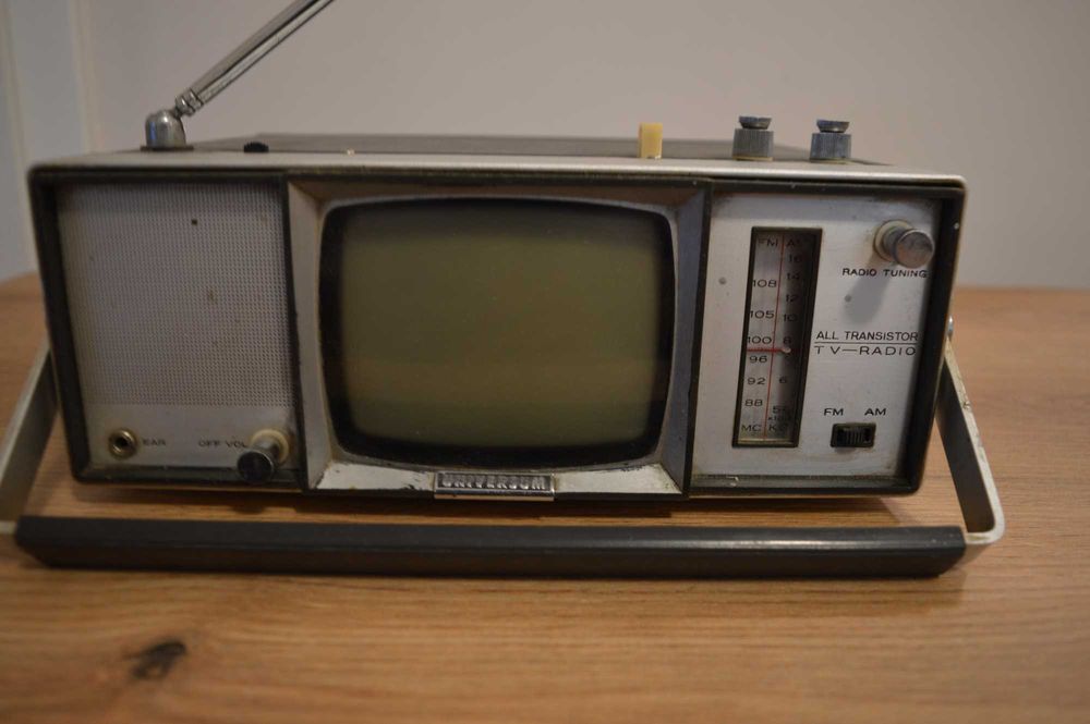 Ретро портативен телевизор с радио UNIVERSUM FK 100R