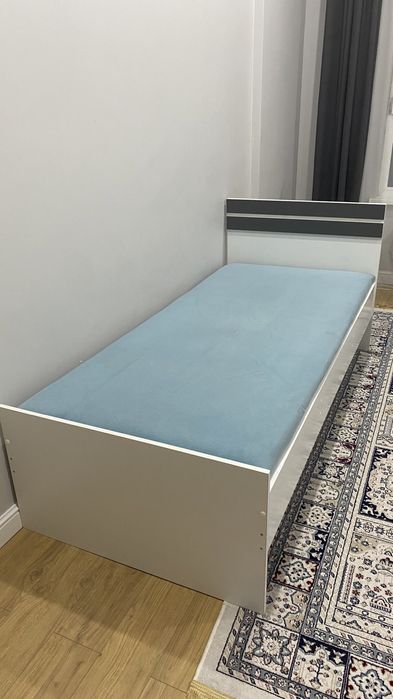 Продается односпальная кровать.90/200 С матрасом