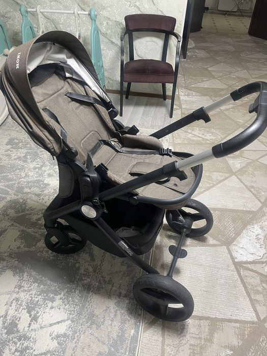 Коляска новая продам