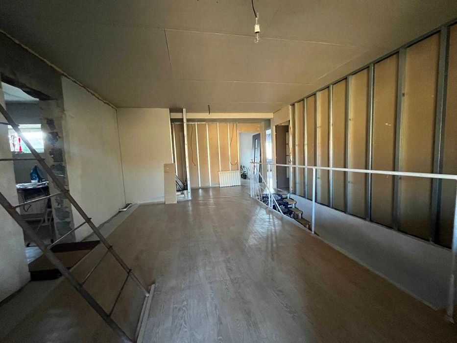 ДОМ в центре города в р-не Центр. офиса Народного Банка""