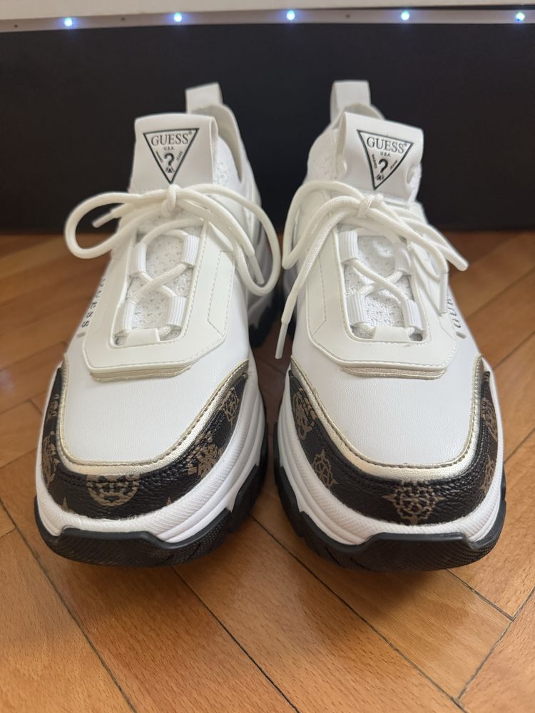 Нови обувки GUESS