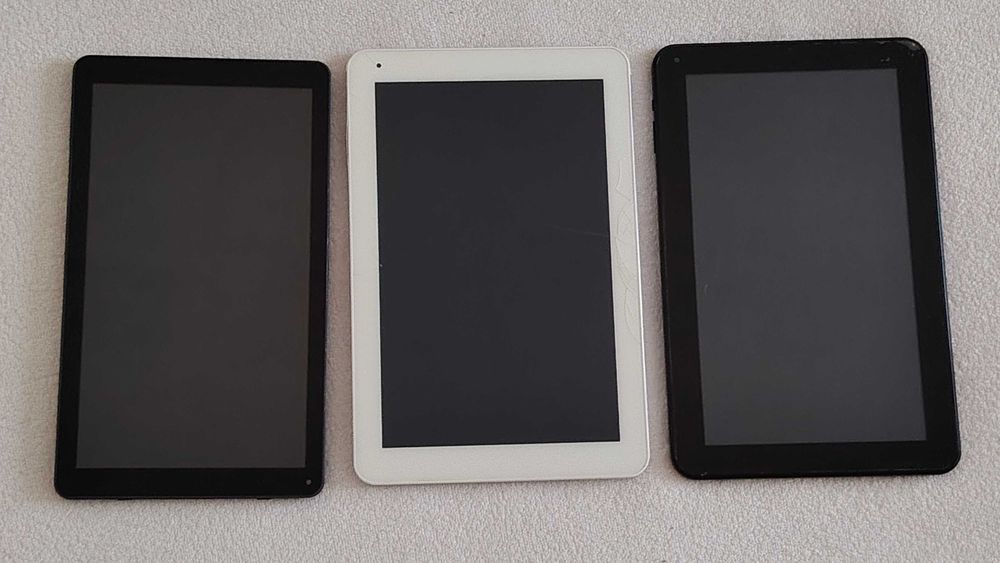 Tablete defecte pentru reparat sau piese,complete,3 buc