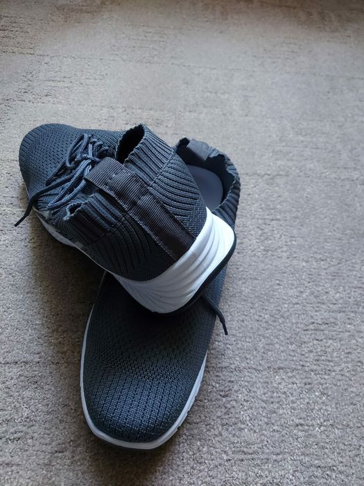 Adidasi dama marimea 40 si barbatesti marimea 44 noi