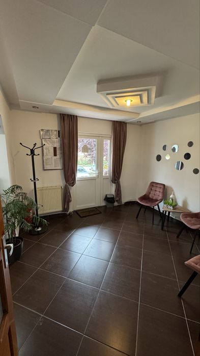 Inchiriez spatiu pentru coafor