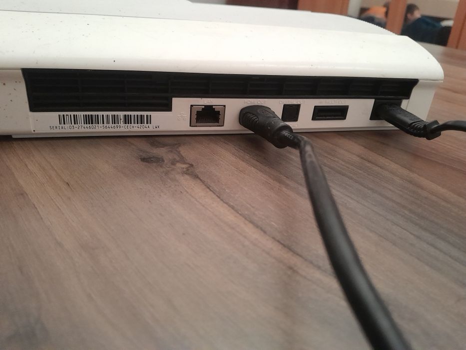 Vând PS 3 folosit putin