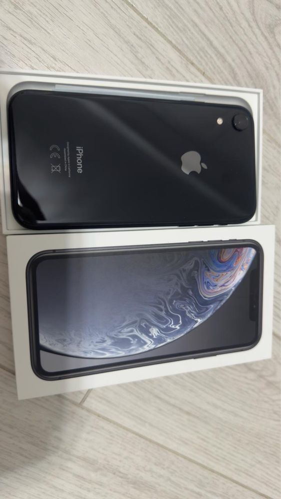 Продам iPhone XR