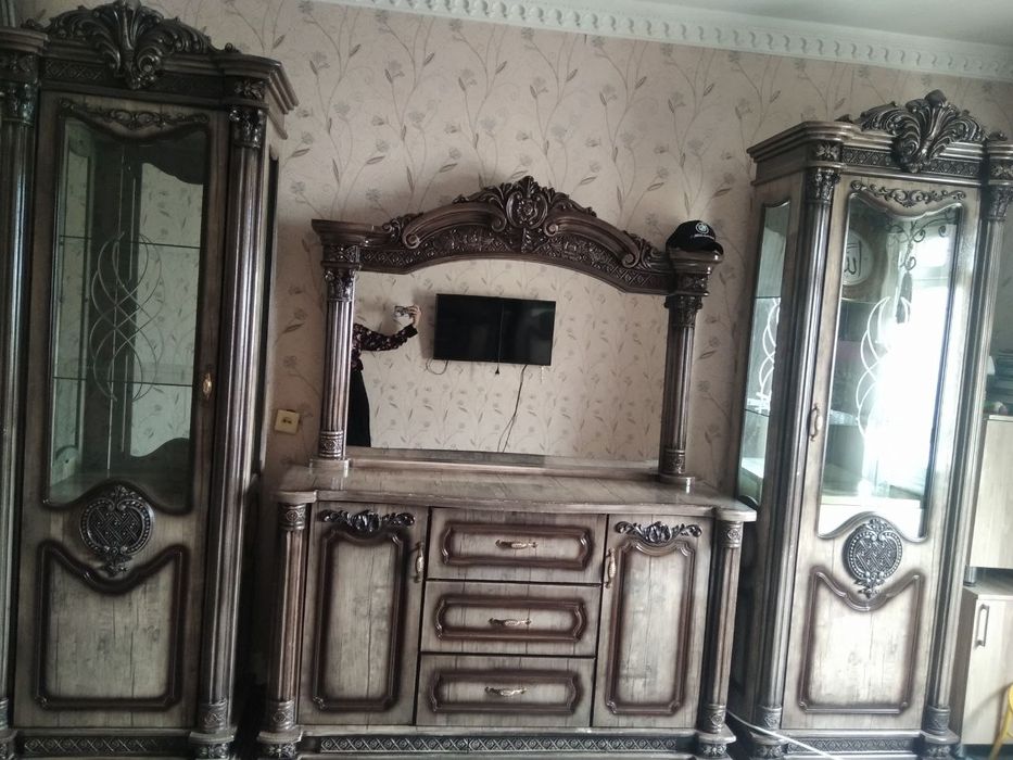 Mebel servand srochna sotiladi