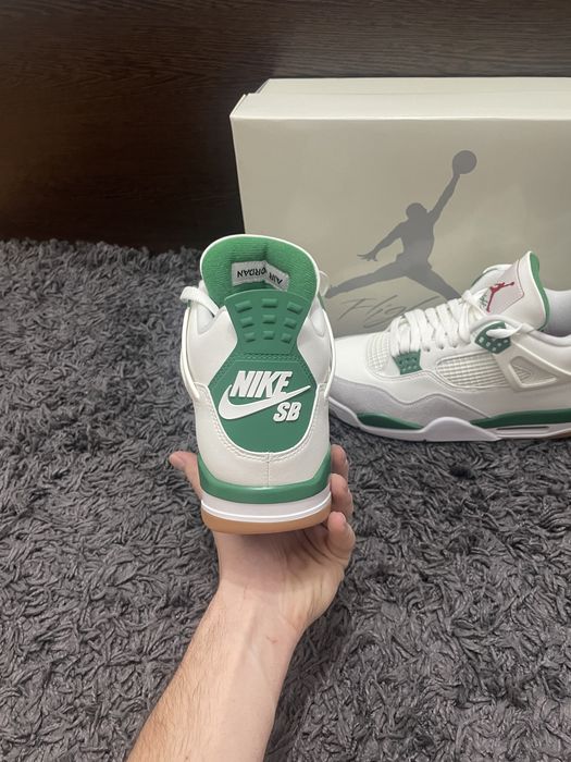 Jordan 4 SB Pine Green