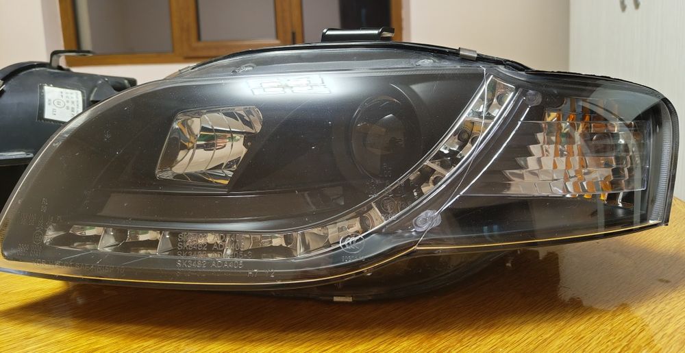 Faruri led cu lupa audi a4 b7 aftermarket