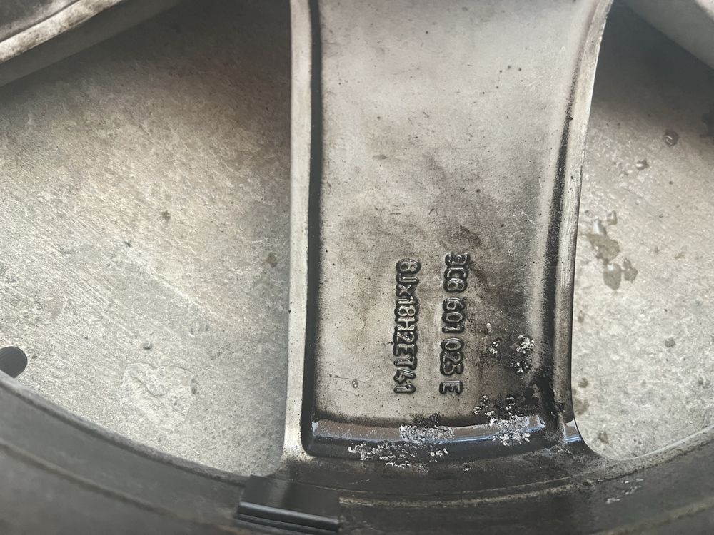 Оригинални джанти 18 с гуми за VW