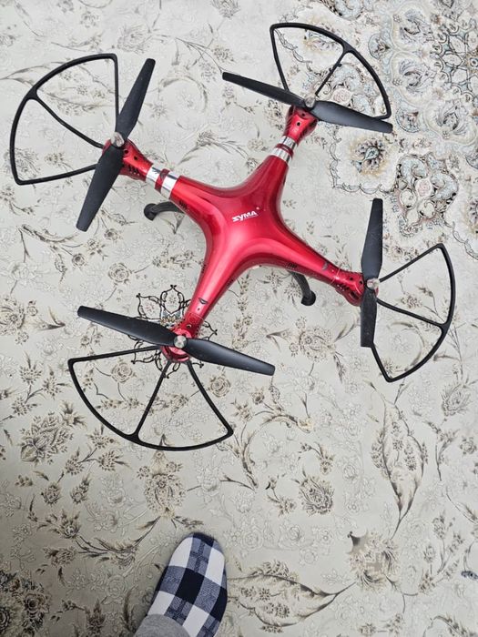 Квадрокоптер с камерой SYMA X8HG