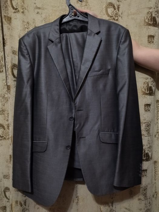 Продам кастюм в отличном состоянии.