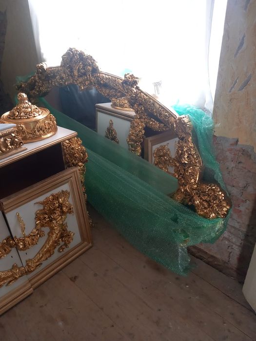 Vând mobila de lux model baroc