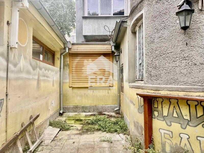 Офис под наем на две нива, в самостоятелна къща в Идеален център, Варн