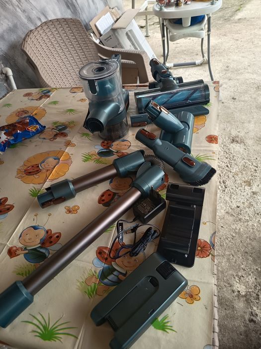 Vând aspirator vertical