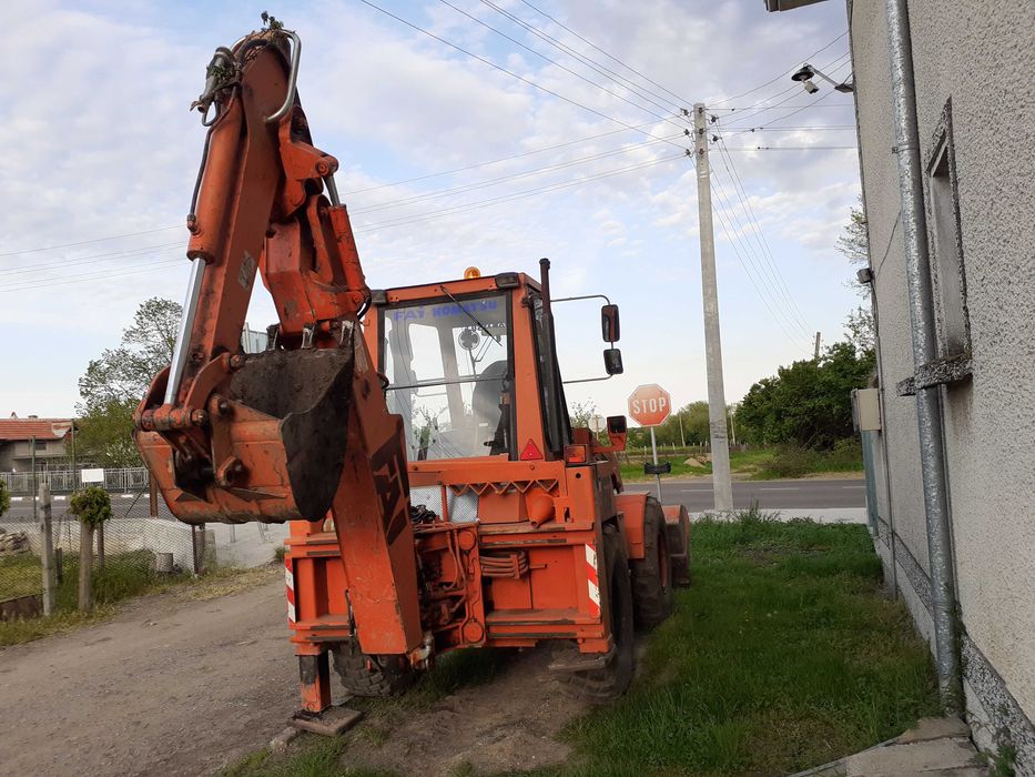 Багер, челен товарач с копател