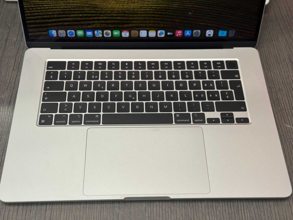 Hope Amanet P4 / Macbook Air M2 2023 16GB RAM 512SSD 15inch