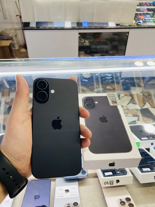 iPhone 16  128 gb black yengide 100%