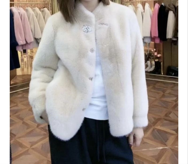 Новая белая шубка