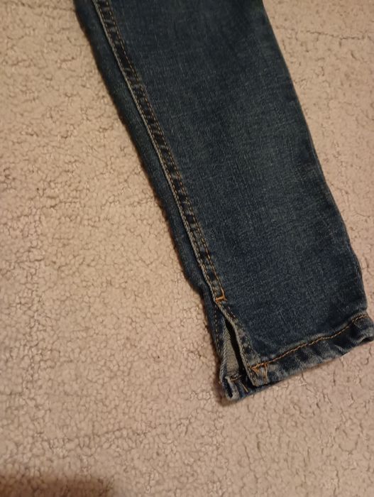 Тъмносиньо дамско дънки на Зара размер 34