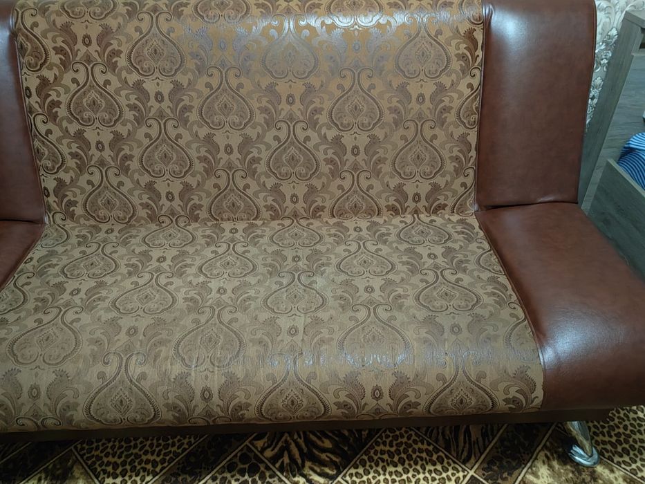 Продам диван в хорошем состоянии