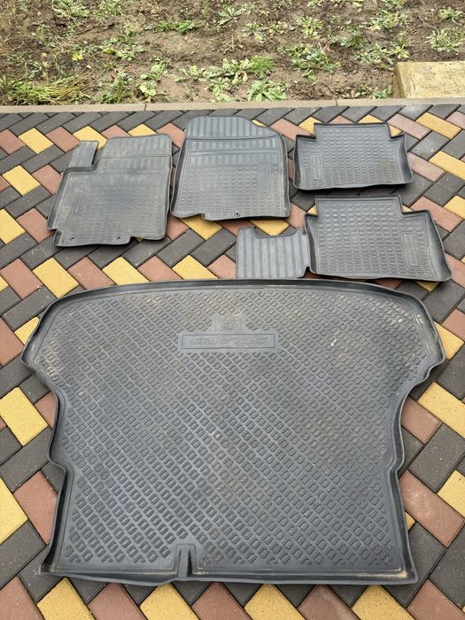 Продам коврики на хюндай