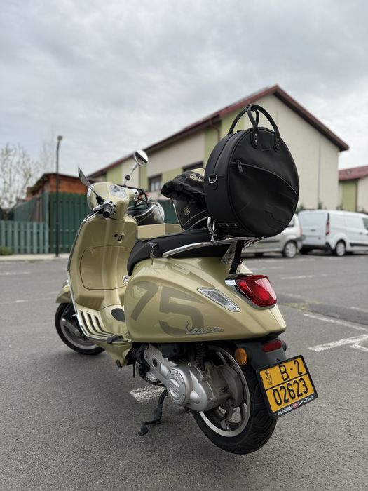 Vespa Primavera 75th Anniversary Edition