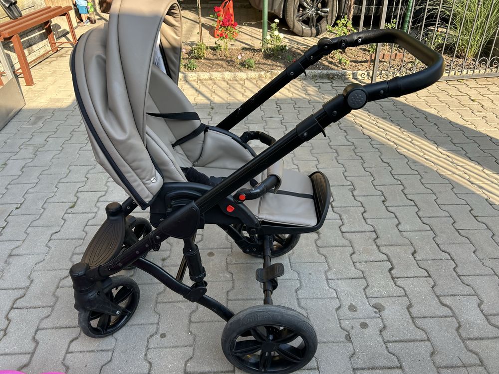 Продавам бебешка количка