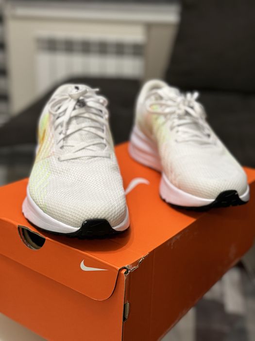 Маратонки Nike Run Defy