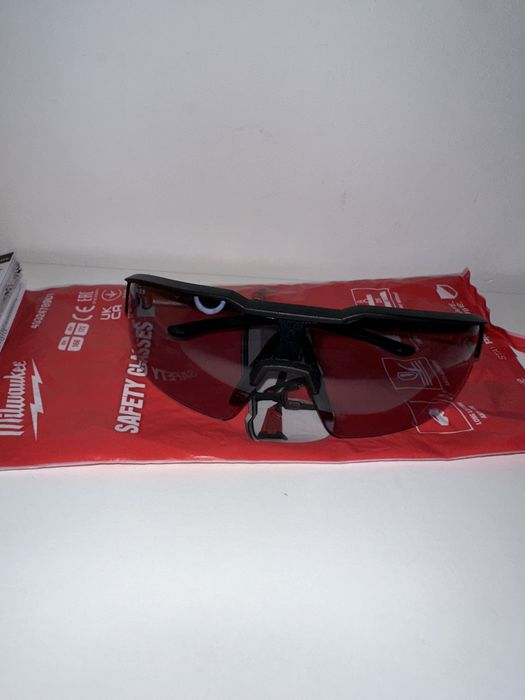 Milwaukee предпазни работни очила затъмнени