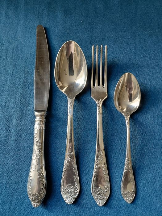 Мельхиоровые десертные  приборы