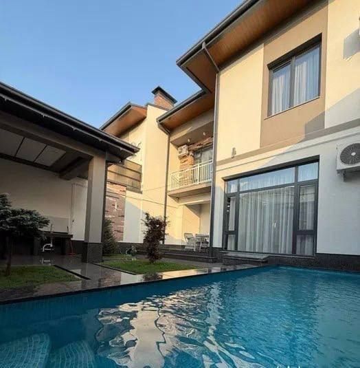 Продается дом 5 комнат, ор-р: мах. Амира Темура, 2,2 соток
