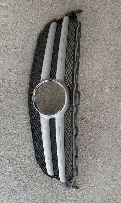 Mercedes W205 предна решетка оригинална