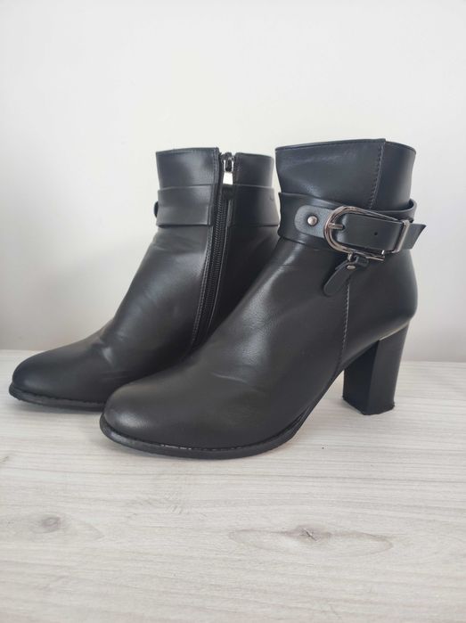 Черни високи боти