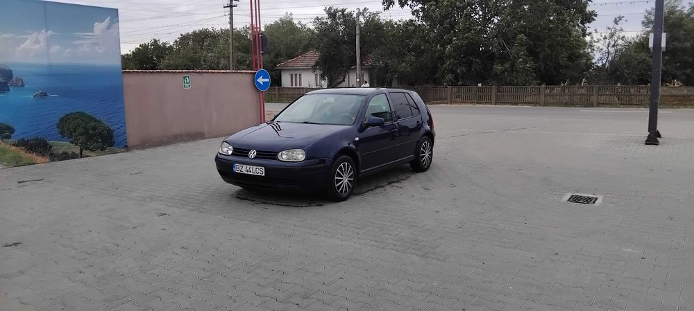 Volkswagen. Golf.