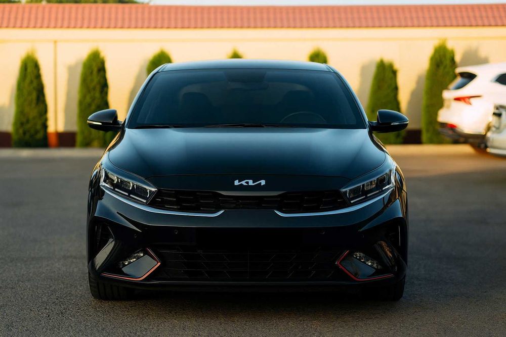 Kia Cerato GT Line Black. Объем 2.0 литр автомат