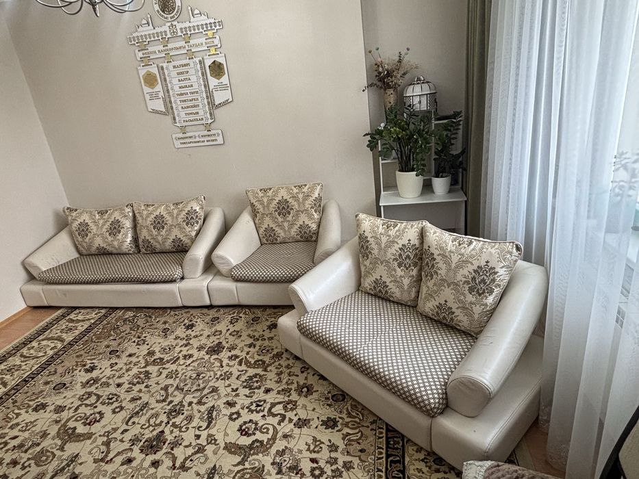 Продается диван. 50.000. 5 м в длину