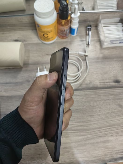 Prodam srochno Redmi note 12  256 gb , komplekt, chetko rabotaet