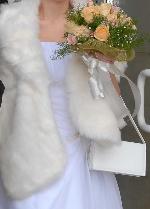 Булчинска рокля с бродерия