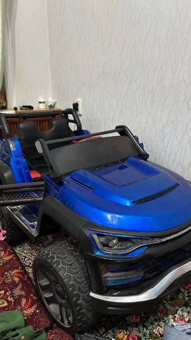 Детская машина  мошина пультлик