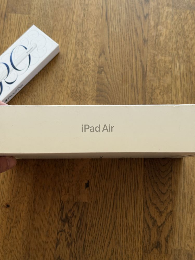 ЗАПЕЧАТАН! iPad Air M3 (2025) 11″ 128GB Space Gray + подарък аксесоари