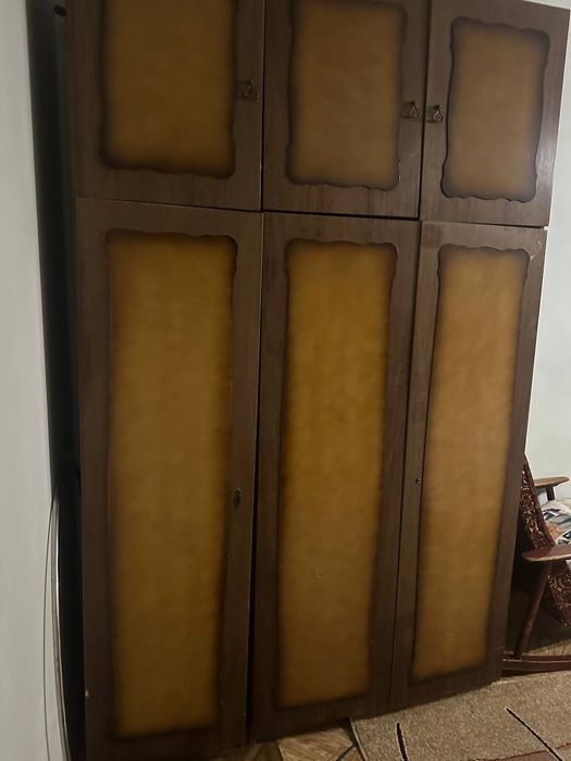 Шкаф трех дверная