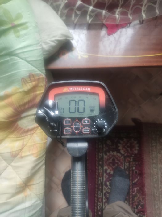 Продам металлоискатель мд 40 60