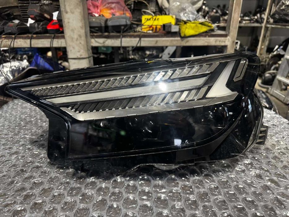 ляв фар на AUDI Q4