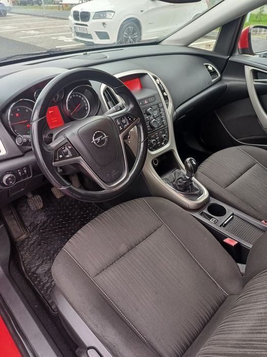 Opel Astra J 2011, 1.7 Diesel.