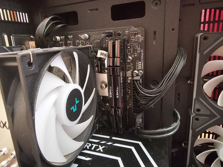 Calculator Gaming rtx 4060 rgb i5 12600 kf